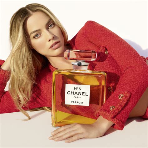 chanel no 5 table
